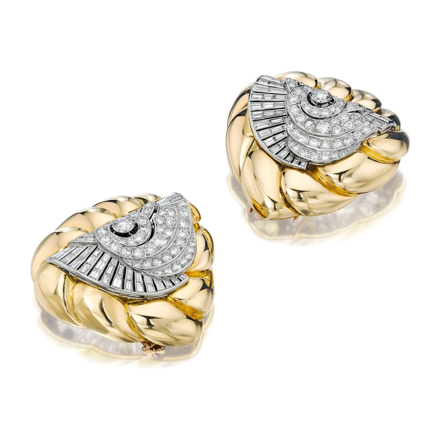 PAIR OF DIAMOND AND GOLD CLIPS BY SUZANNE BELPERRON, PARIS, CIRCA 1945