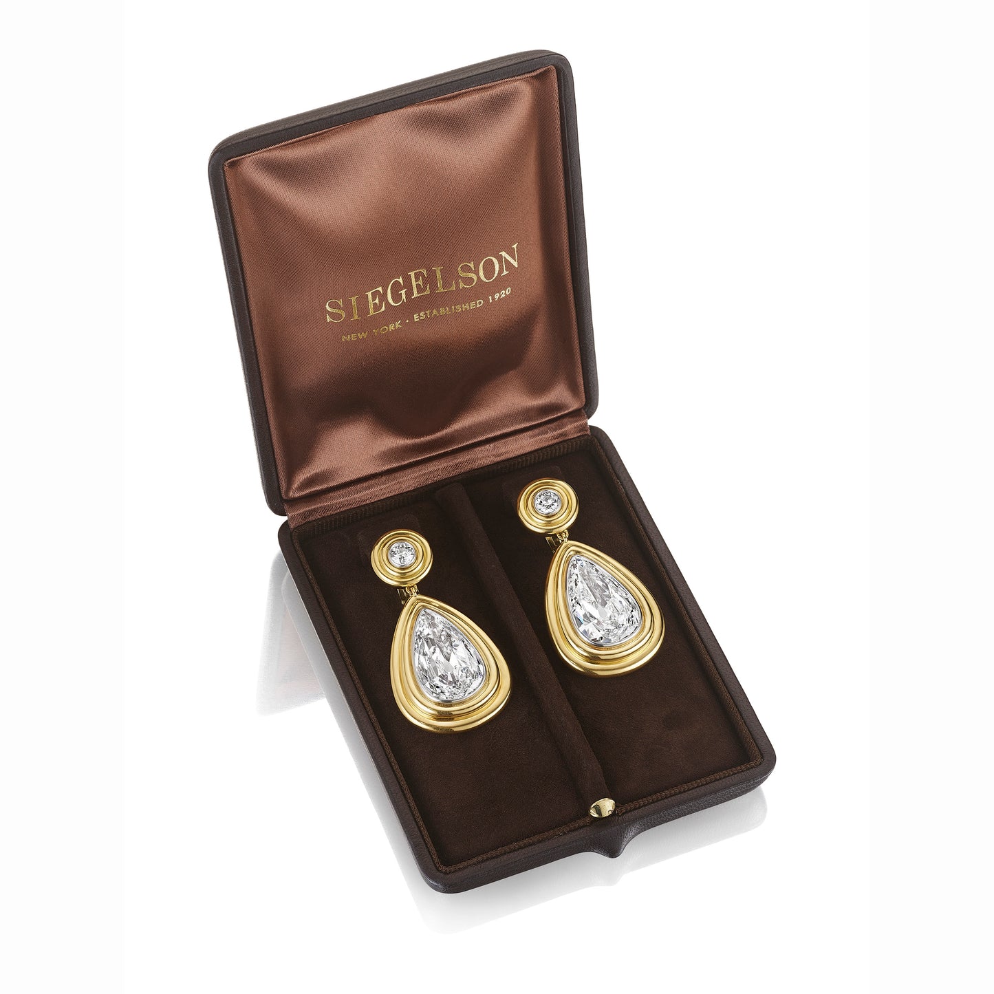 PAIR OF DIAMOND EAR PENDANTS BY SIEGELSON, NEW YORK