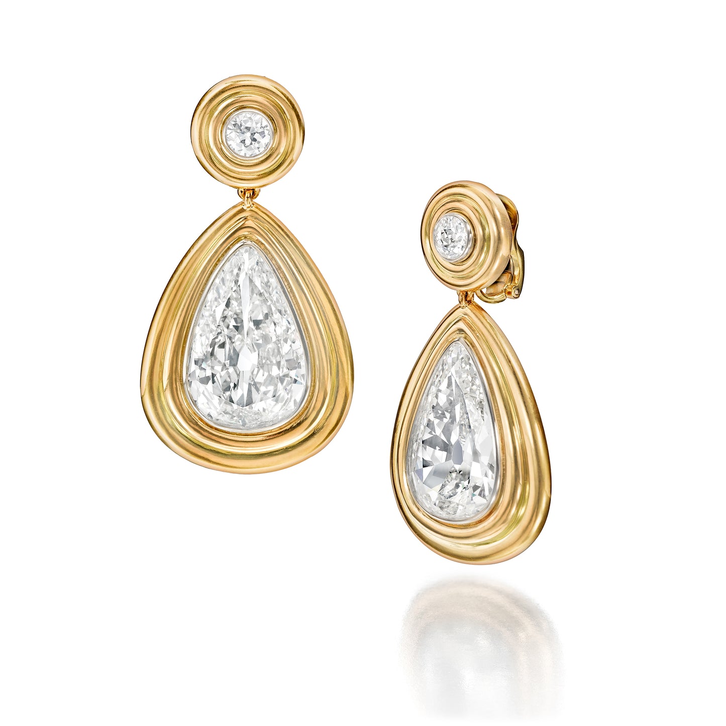 PAIR OF DIAMOND EAR PENDANTS BY SIEGELSON, NEW YORK
