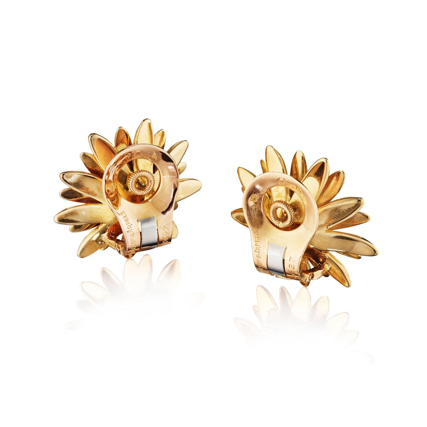 GOLD “MARGUERITE” EAR CLIPS BY VAN CLEEF & ARPELS, PARIS, CIRCA 1950, MANUFACTURED BY PÉRY ET FILS