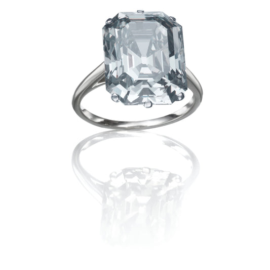 AN  EXTREMELY  RARE  ART  DECO  STEEL  GRAY  DIAMOND  RING,  CIRCA  1925