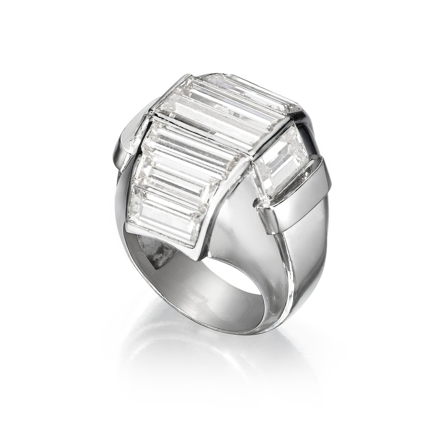 ART MODERNE DIAMOND RING, PARIS, CIRCA 1930