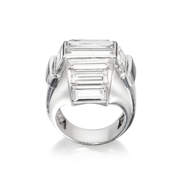 ART MODERNE DIAMOND RING, PARIS, CIRCA 1930