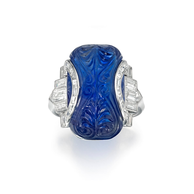 ART DECO MUGHAL SAPPHIRE AND DIAMOND RING, CIRCA 1925