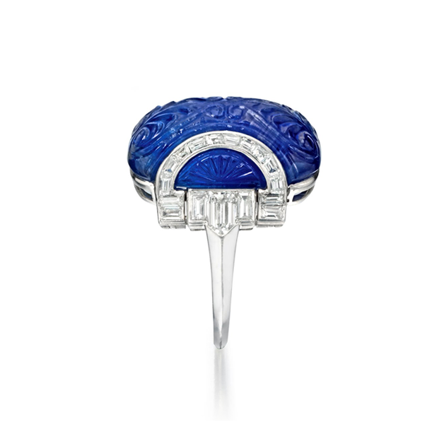 ART DECO MUGHAL SAPPHIRE AND DIAMOND RING, CIRCA 1925