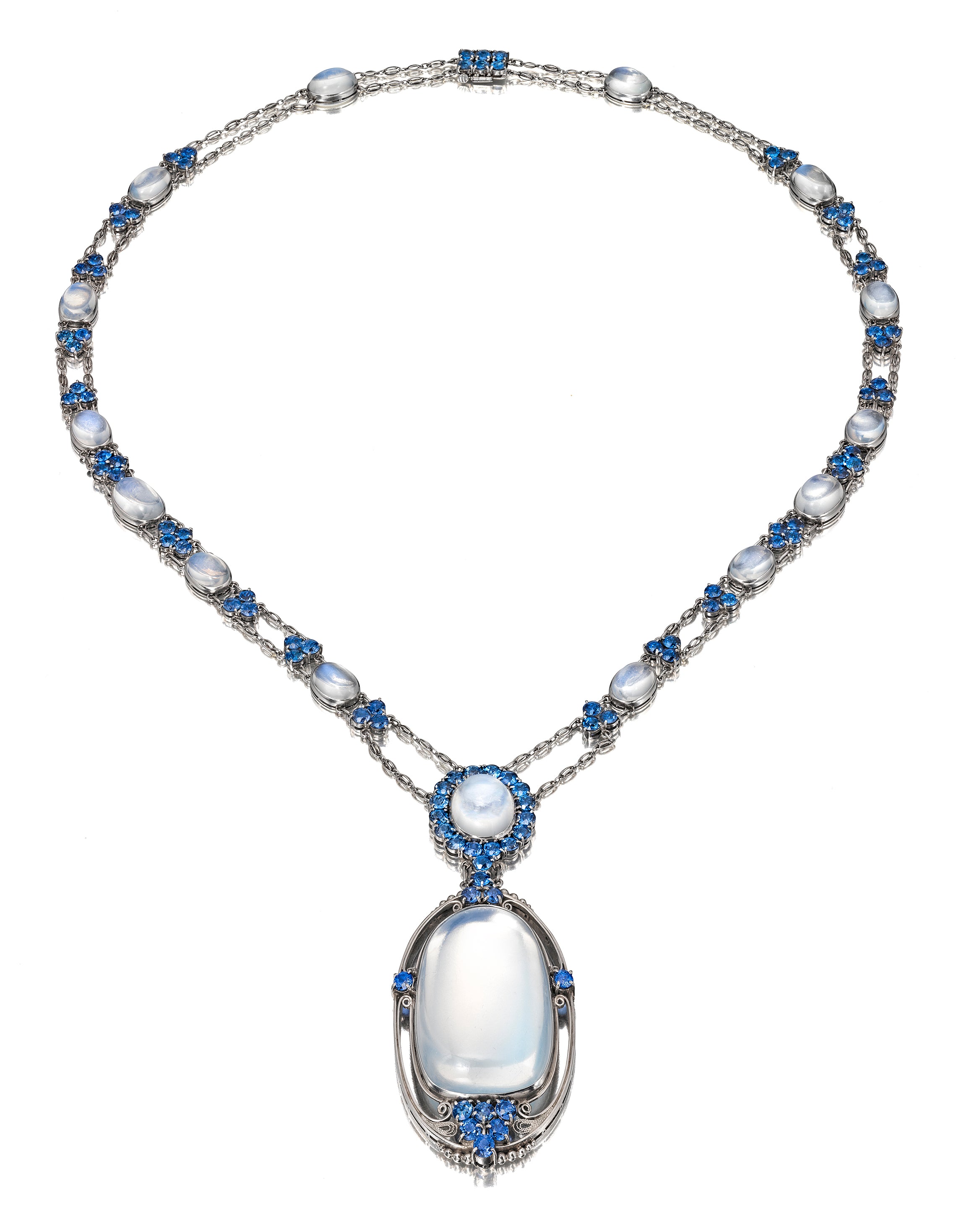 MOONSTONE  AND  SAPPHIRE  NECKLACE  DESIGNED BY  LOUIS  COMFORT  TIFFANY  FOR  TIFFANY  &  CO.,  NEW  YORK,  CIRCA  1915